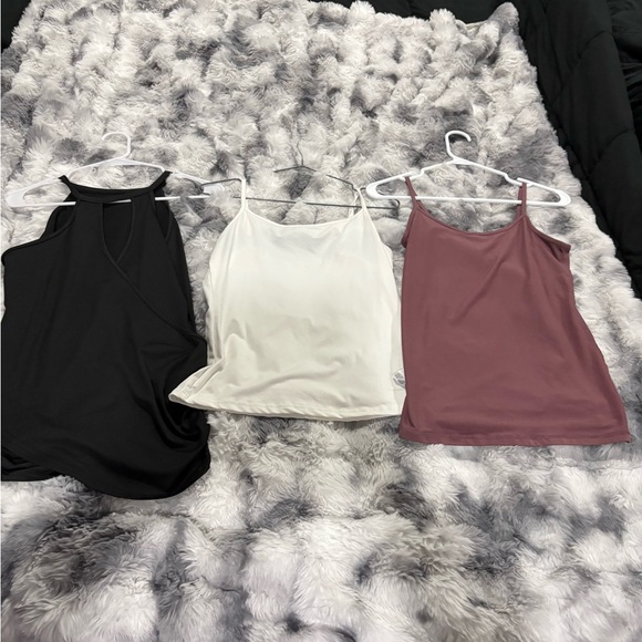 Woman’s small shirt bundle - Picture 2 of 3